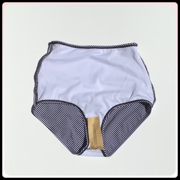 Bikini top & bottom - Picture 7 of 9